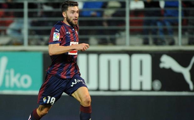 Borja Bastón, durante un partido con el Eibar