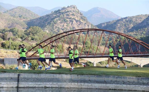 Entrenamiento de Málaga en el campo de golf Capanes.