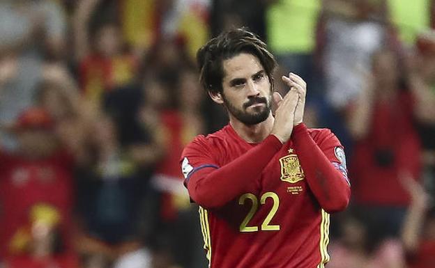 Isco celebra uno de sus goles ante Italia.