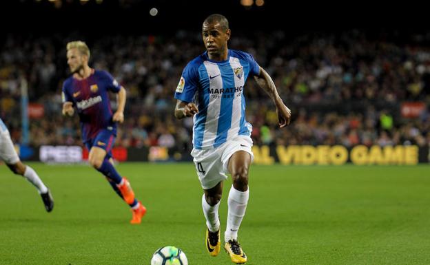 Las pruebas confirman que el delantero del Málaga Rolan estará tres semanas de baja