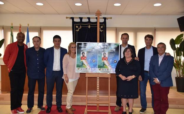 Numerosas figuras en el homenaje a Juanito