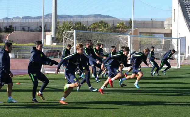 La plantilla completó su primer entrenamiento /Fernando González