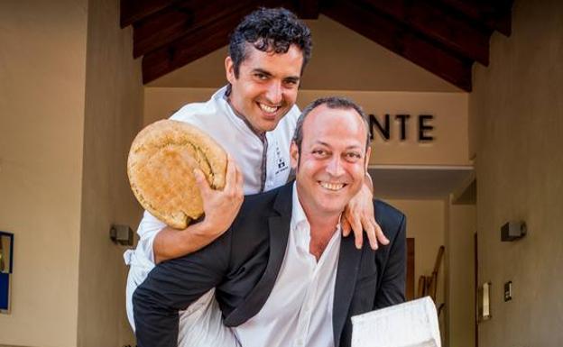 Paco García (abajo) y Juan José Carmona, chef y director/DANIEL MALDONADO