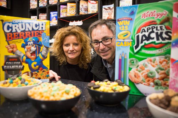 Junto a Eva y Cristina, Francisco Antonio Calero ofrece en Suki café, té, bocadillos y una treintena de marcas de cereales (nacionales e internacionales). /D. Maldonado