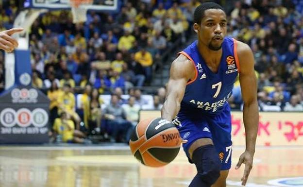Bryce Cotton, en un partido con el Efes.