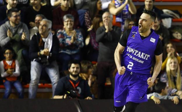 Popovic celebra una canasta con el Fuenlabrada/ACBfotos