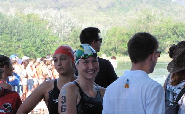 Paula Ruiz, con el dorsal ‘36’, sonriente antes de una de las pruebas celebradas en Bañolas.