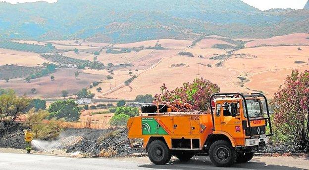 El incendio en la carretera de Benaoján.