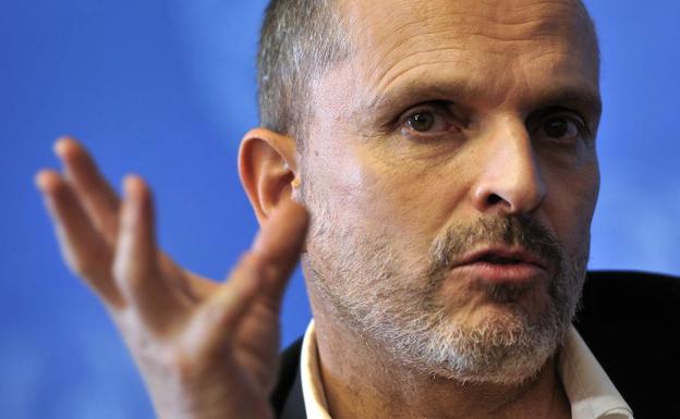 Bosé posa en Ginebra durante una entrevista.