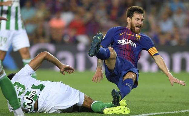 Leo Messi, durante el partido de Liga contra el Betis. /AFP