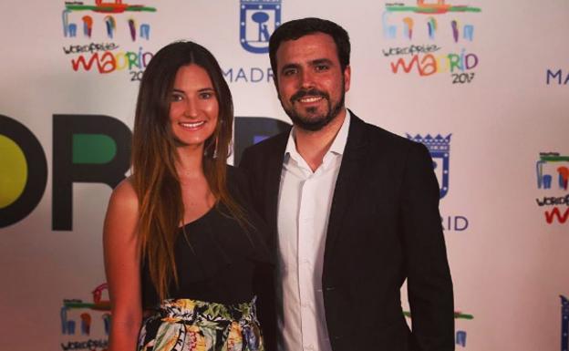 Alberto Garzón y su futura esposa Anna Ruiz, el pasado 28 de junio celebrando el día del Orgullo Gay en Madrid