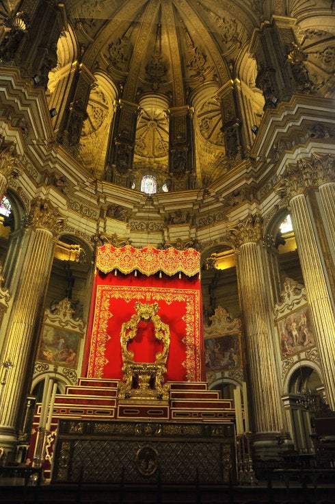 El dosel de la Virgen de la Victoria, ayer. :: francis silva