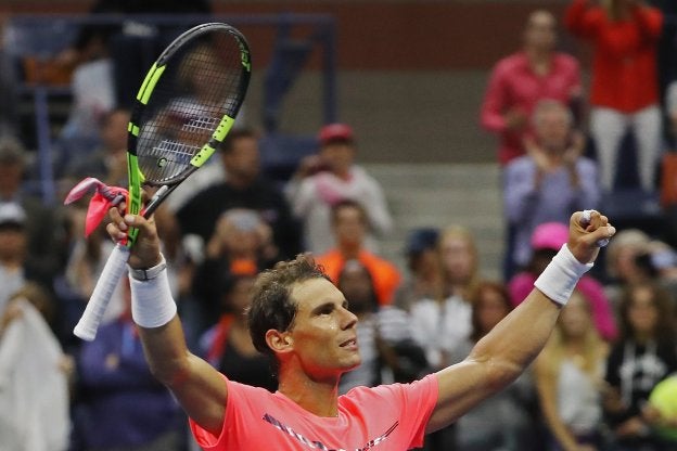 Nadal celebra su victoria de ayer ante Lajovic. :: afp