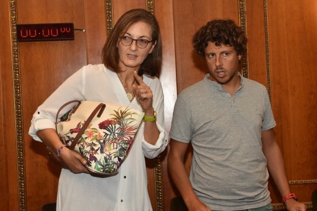 José Carlos Núñez 'Kata' y Victoria Mendiola, concejales de CSSP-Podemos en el Ayuntamiento.