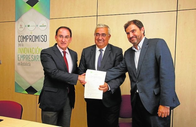 González de Lara, Ramírez de Arellano y Romero, ayer. :: sur