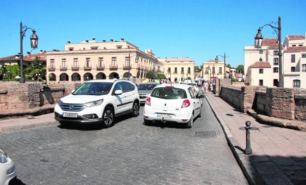 En el Puente Nuevo la duración estimada de la actuación es de 40 días. v. m.