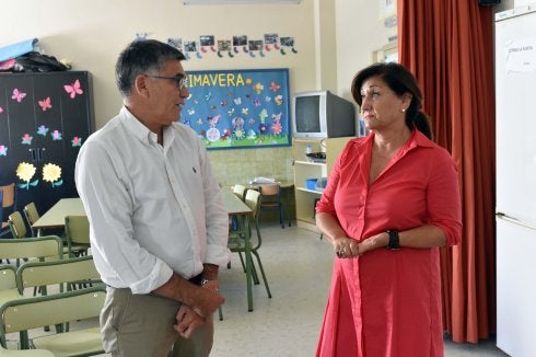 Díaz y García durante su visita al CEIP Santa Teresa.