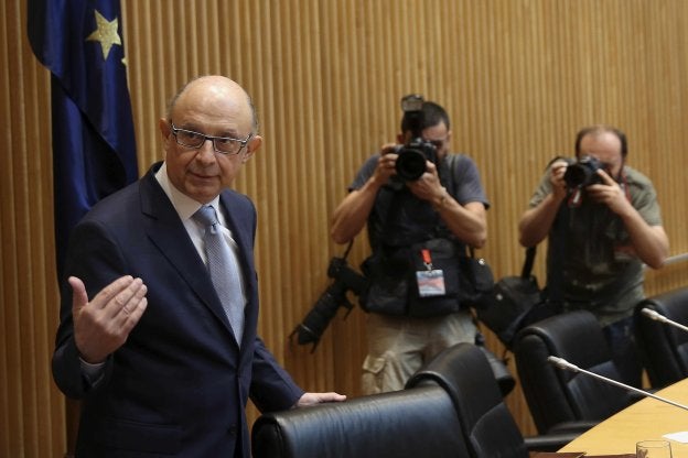 El ministro de Hacienda y Administraciones Públicas, Cristóbal Montoro, en el Congreso. :: c. moya / EFE