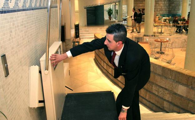 Un informe advierte de la necesidad de mejorar la accesibilidad en los establecimientos turísticos.