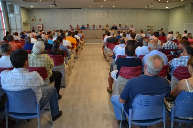 La asamblea constituyente de la Junta Central de Regantes de la Axarquía tuvo lugar ayer en la sede de Trops, en El Trapiche.