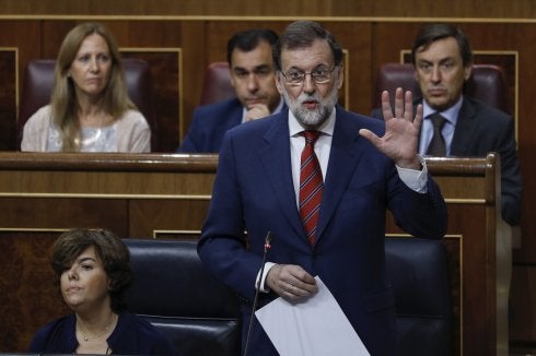 Rajoy, ayer, en la sesión de control al Gobierno. :: e. naranjo / efe