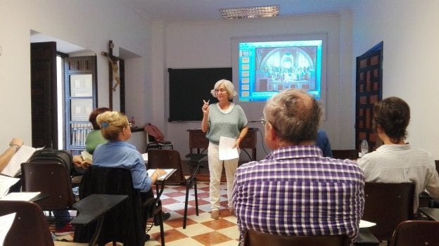 Una de las clases del Instituto Superior de Ciencias Religiosas (ISCR) San Pablo. :: sur
