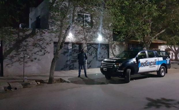 La Policía Federal Argentina, registró anoche la vivienda de Carlos Fernández. /TIEMPO DE SAN JUAN