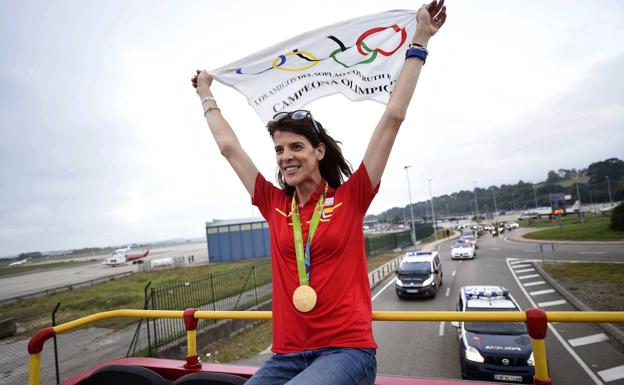 Ruth Beitia pasea su oro en Río por las calles de Santander. /Efe