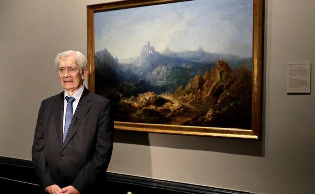 Alzaga, delante de uno de sus cuadros. /Ballesteros (Efe)