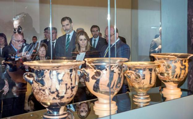 El Rey, ayer, en la inauguración del Museo Íbero./Efe
