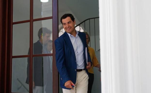 Juanma Moreno pide a la Junta "rigor" en la solución a las 35 horas y no "decisiones a la carrera"