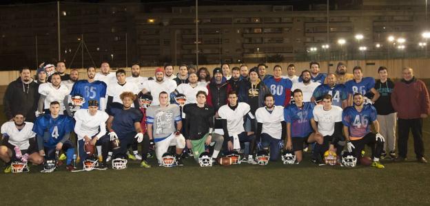 Los componentes de los Corsarios posan para SUR antes del entrenamiento del jueves en el José Gallardo de Portada Alta