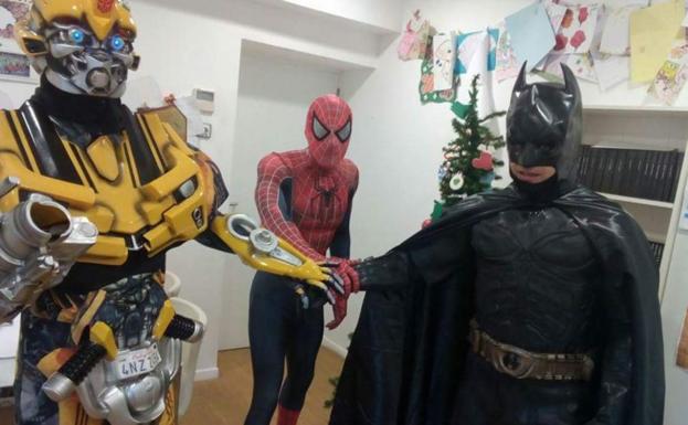 Spiderman y Batman, los ‘Superhéroes de corazones’ que ayudan a los niños con cáncer