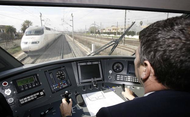 La alta velocidad ha permitido acercar Málaga a Madrid, con lo que ello supone a efectos empresariales, turísticos y de inversión./Salvador Salas