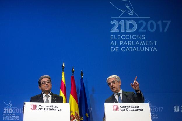 Enric Millo, junto a Juan Antonio Puigserver. :: q. g. / efe/