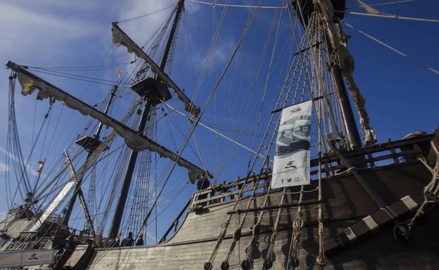 El galeón 'Andalucía', en el Puerto de Málaga./Fran Acevedo