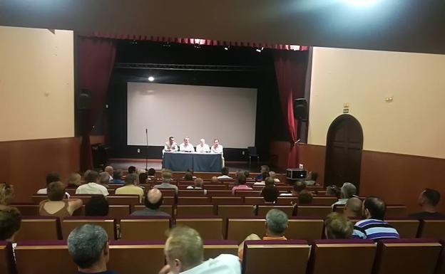 Los vecinos se han reunido con el alcalde en varias ocasiones. /Iván Gelibter
