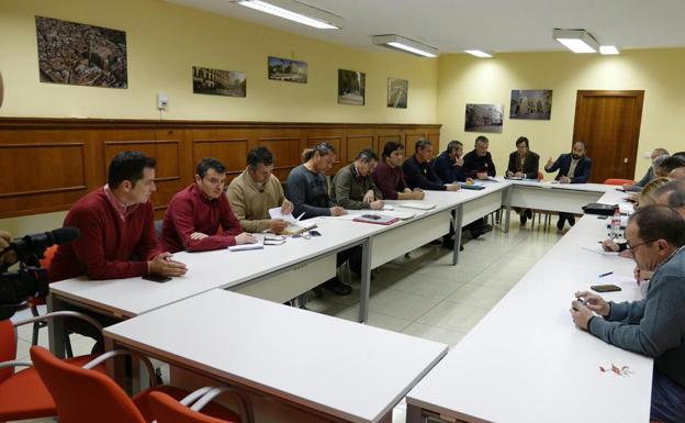 Ayuntamiento y bomberos acercan posturas tras un año de conflicto