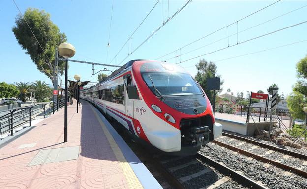 El tren litoral hasta Marbella sigue en fase de estudio, y del ‘by pass’ del AVE Málaga-Sevilla se acaba de encargar la redacción del proyecto. /Fernando González