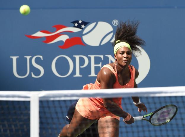 Serena Williams, en pleno partido en el Open de Estados Unidos. / AFP