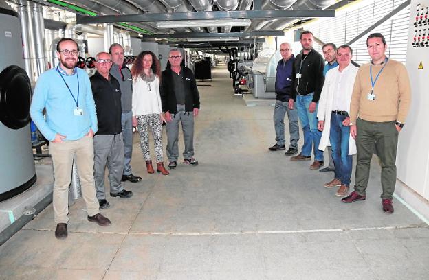 Parte del equipo de mantenimiento del nuevo hospital. /