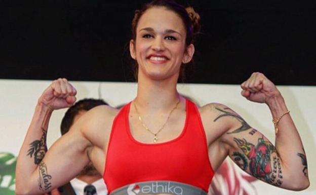 Irene Cabello, ayer en el pesaje (48,8 kilos). /Twitter: @_irenecabello