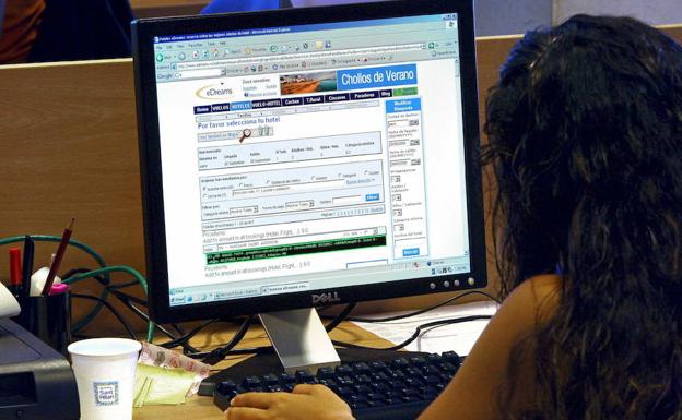 Cuidar los detalles en la identificación a la hora de reservar es clave, porque los errores tipográficos salen caros./Sur
