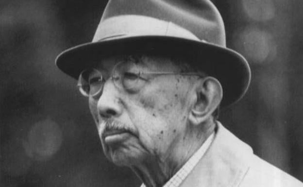 Del califa expansivo al emperador belicoso. Abderramán III e Hirohito