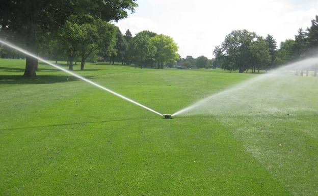 Más del 81% de los campos de la Costa del Sol utilizan agua reciclada