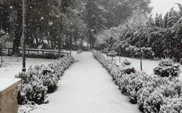 La nieve cubre Alfarnate./Eugenio Cabezas