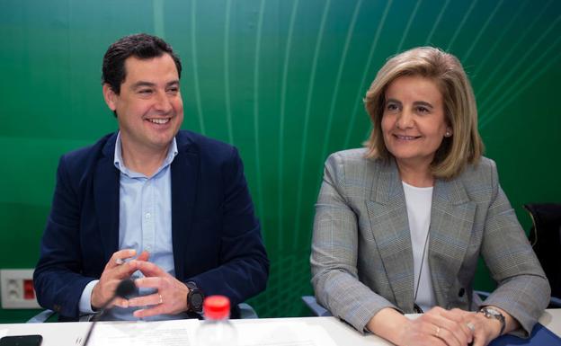Juanma Moreno y Fátima Báñez, ayer en Sevilla . /E. P.
