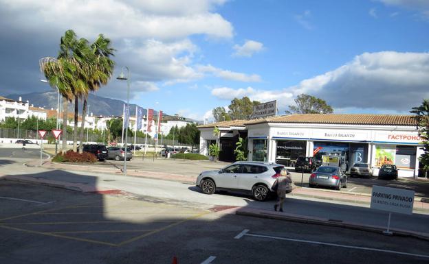 El accidente ocurrió en los aparcamientos del centro comercial Azalea/Josele-Lanza -