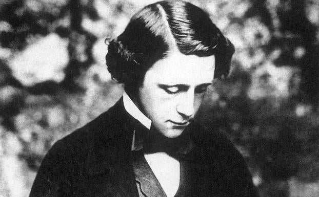Del emperador frustrado al escritor cuestionado. Marco Antonio y Lewis Carroll