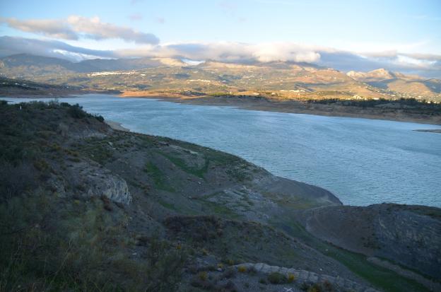 La presa de La Viñuela se encuentra al 21% de su capacidad. :: e. c./